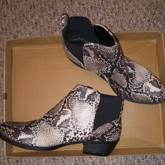 Shoes - Picture 1 of 1